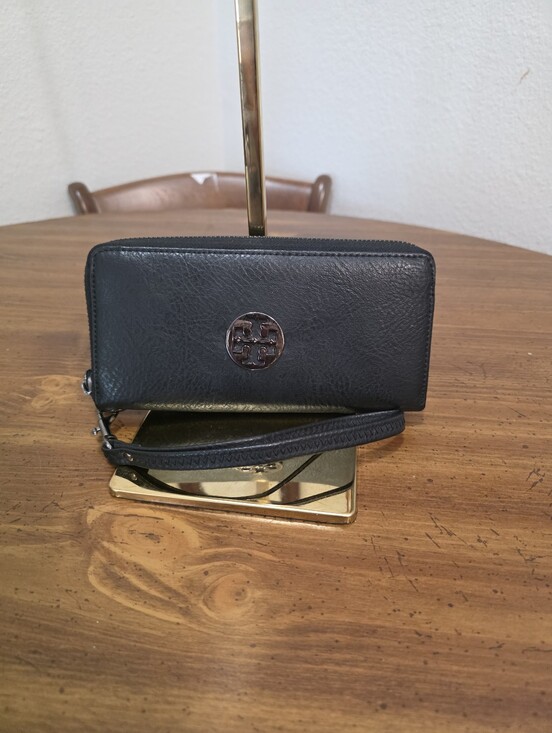 Tory Burch Handbags - Tory Burch Continental Black Leather Zip Wristlet with Logo